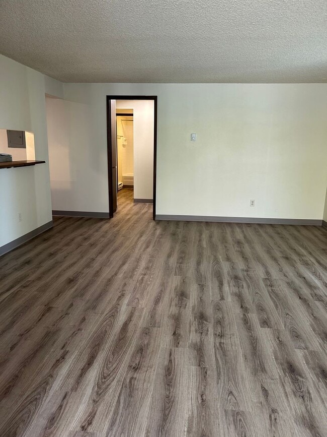 Photo - (946) 2780-B - Beautiful Updated 2-bedroom... Unit 2780 B