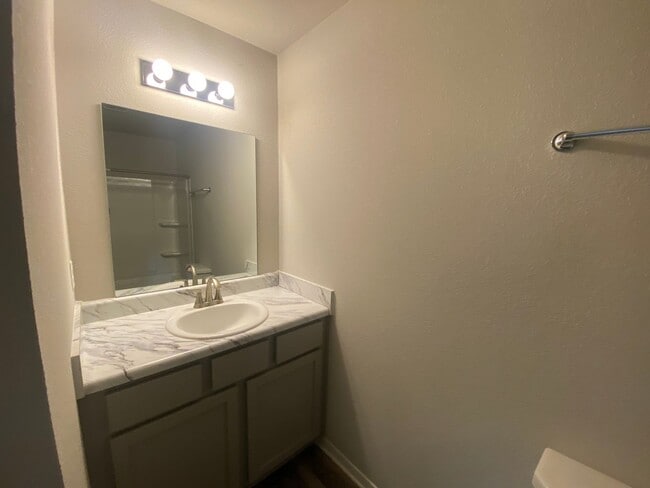Photo - SUPER CLEAN 3bedroom/2bathroom home in Bro...