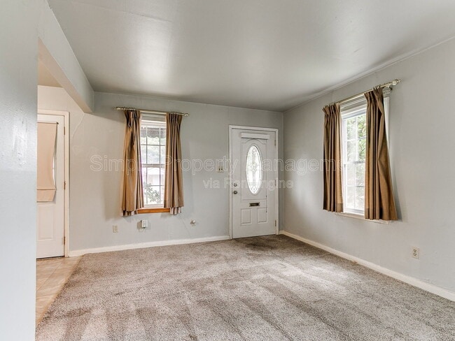 Photo - 810 N Marshall Dr
