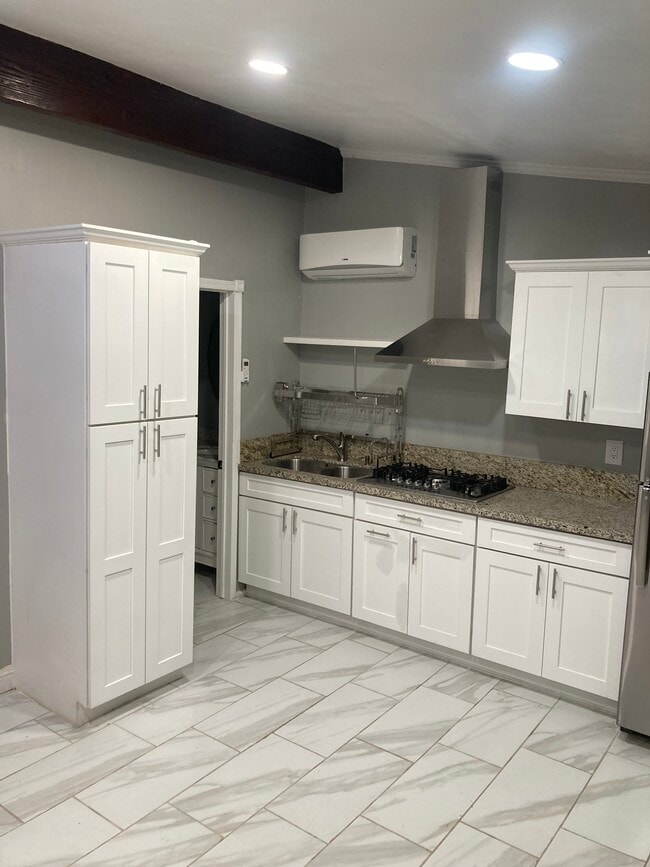 Photo - 5426 Denver St