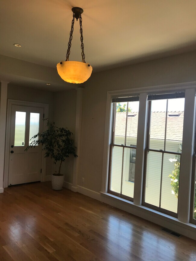 Living Area - 1374 E 32nd St Unit D