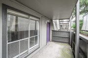 2BR, 2BA - 964SF