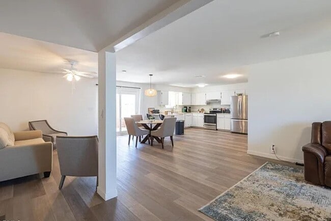 Photo - 335 E Carter Dr