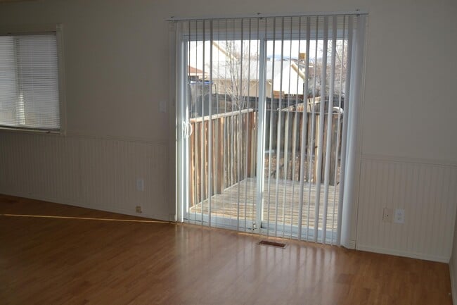 Photo - 528 Campbell Way