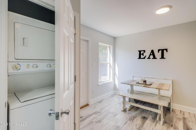 Photo - 229 Milray Ln