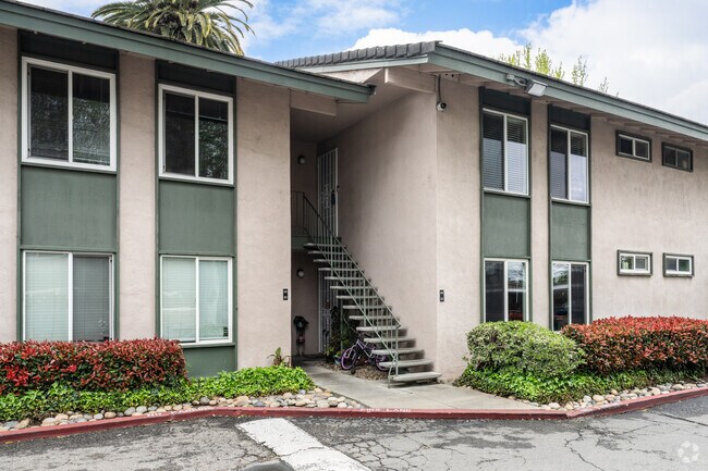 entrada - 4888 Clayton Rd