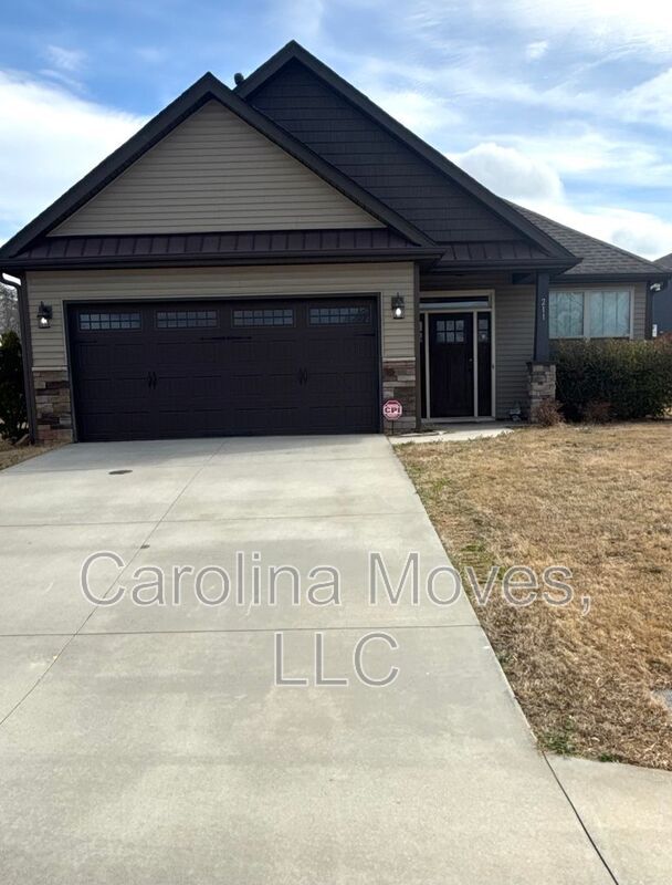 Building Photo - 211 Everard Ln