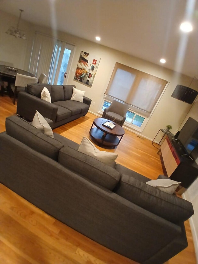 Photo - 1937 Woodford Rd Unidad SI ID1473412P