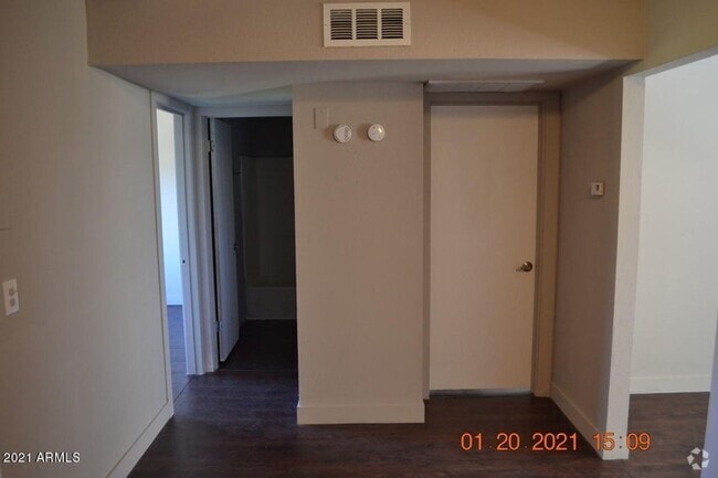 Building Photo - Nice 2 bedroom 2 bath apartment in Apache ...