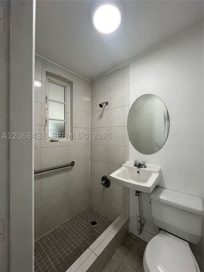 Photo - 160 W 60th St