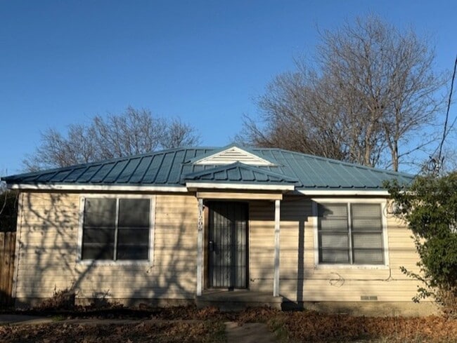 Building Photo - 1205 E Avenue G Rental