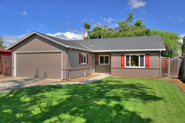 Building Photo - Excellent 4 Bed Home!