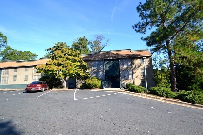 Photo - Woodcliff Apartments