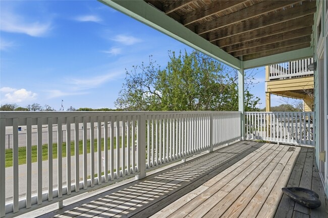 Photo - 709 N Bayshore Dr