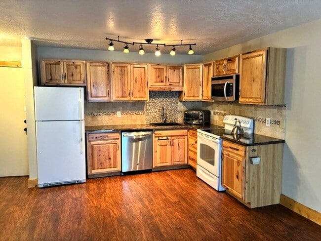 Building Photo - Long Term Rental- Dillon Valley East Y104 Unit Y #104