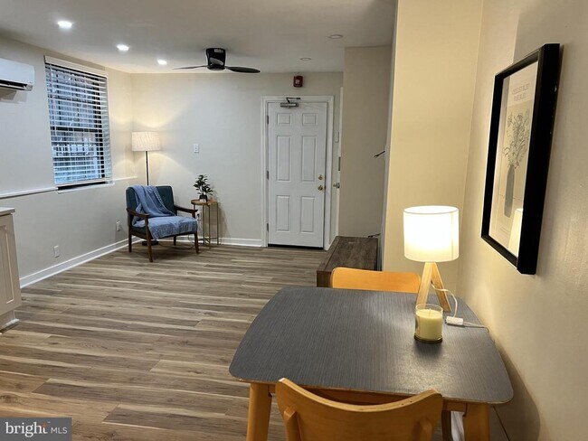 Photo - 1121 Walnut St Unit 2R
