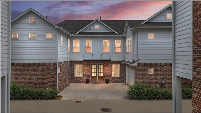 Photo - 1005 Cavour Pl