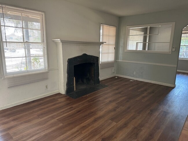 Photo - 881 Emory Ave Unidad House