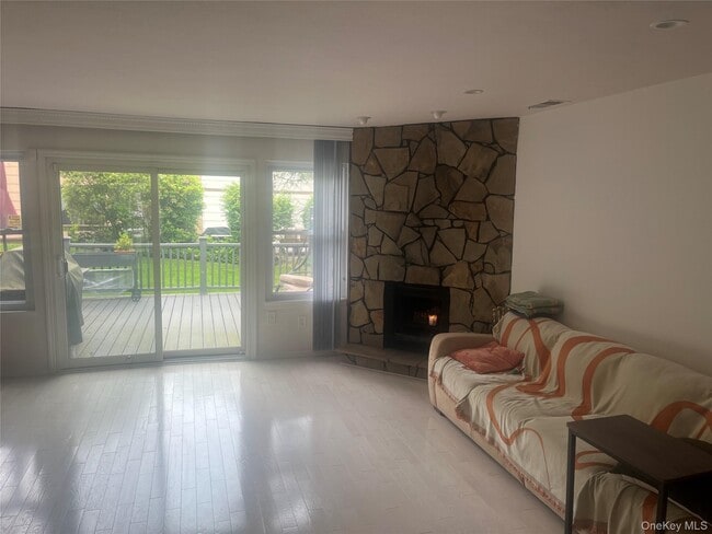 Photo - 7 Village Ln