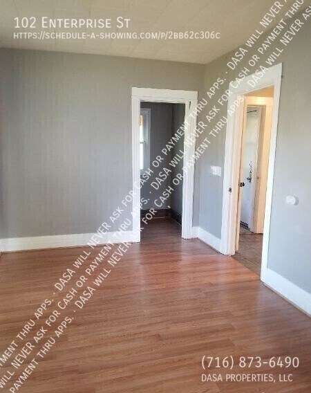 Photo - 102 Enterprise St