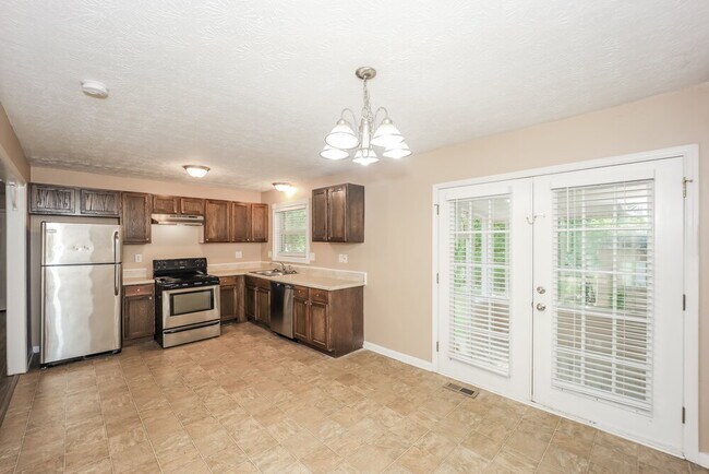 Photo - 303 Mercer Dr