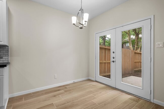 Photo - 13 E Willowood Ct