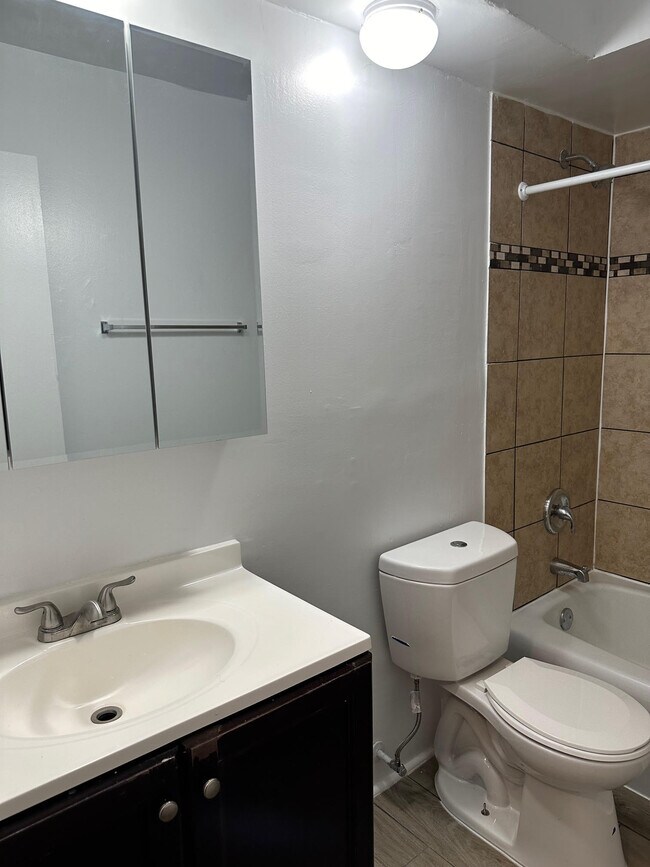Photo - 1515 W Morse Ave Unit ONE BEDROOM - 209