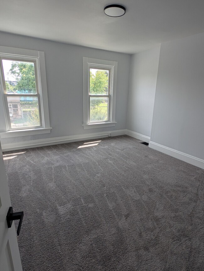 Photo - 542 W Town St