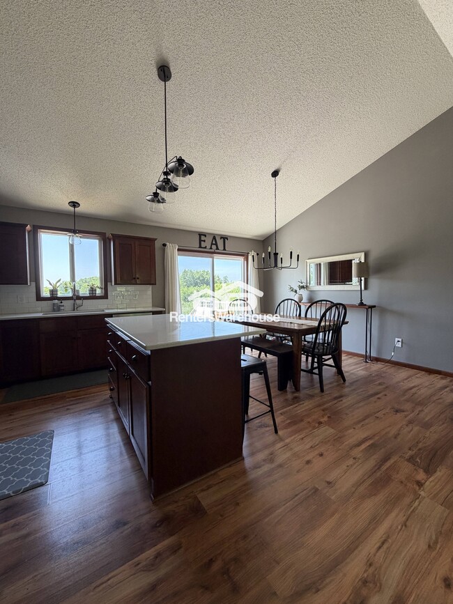 Photo - 16784 Olivine St NW