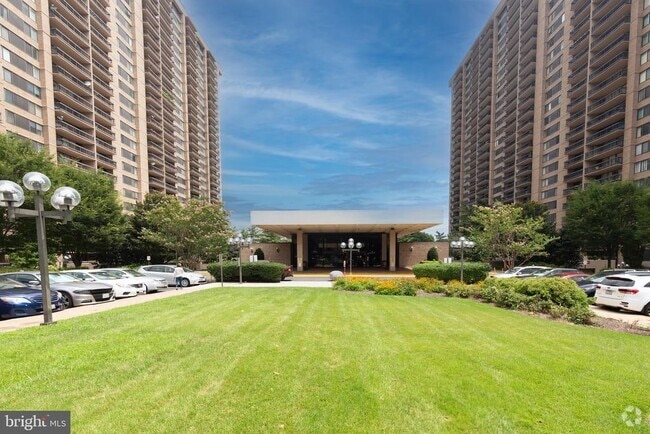 Building Photo - 3701 S George Mason Dr Unit 101N Rental
