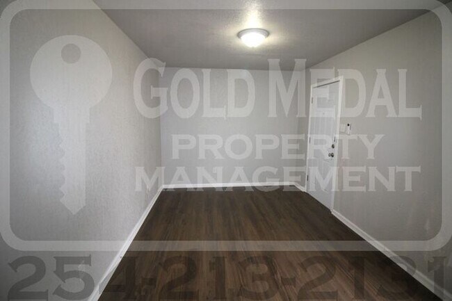 Photo - 711 W Avenue C