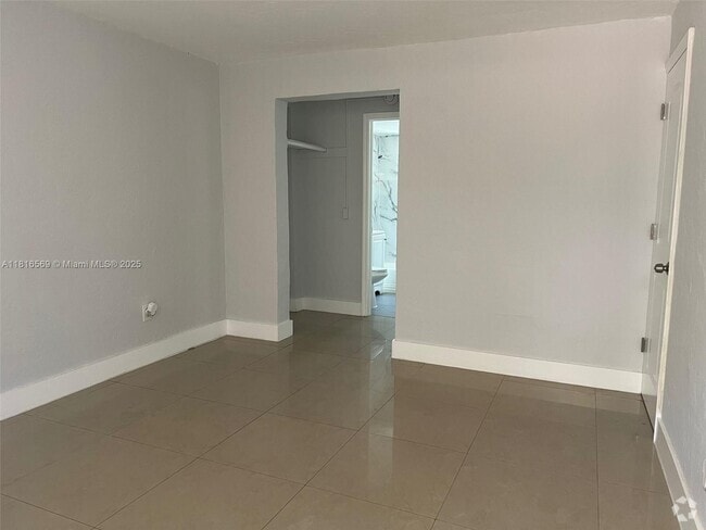 Building Photo - 1281 NW 60th St Unit 3 Rental