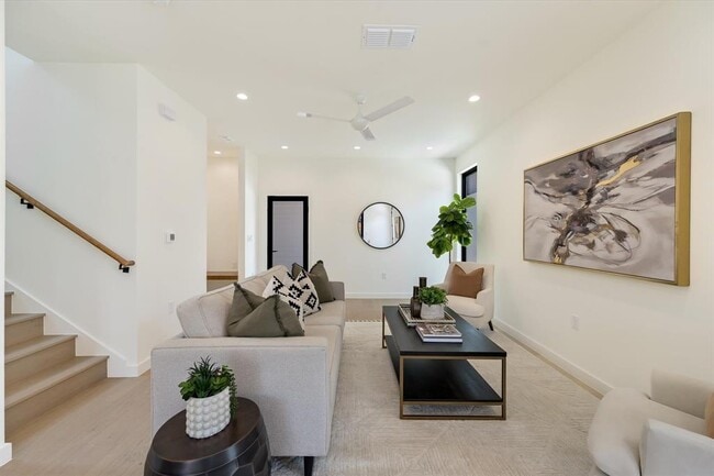 Photo - 2705 Francisco St