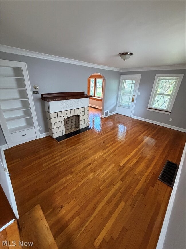 52 Meadowbrook Ave
