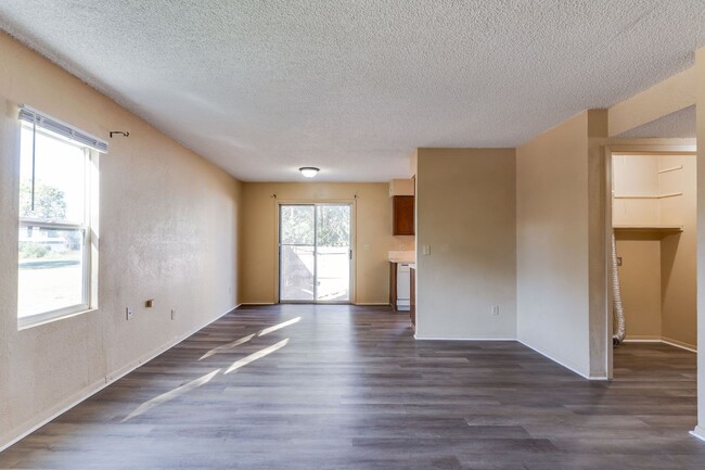 Photo - 4321 S Handley St Unidad #3