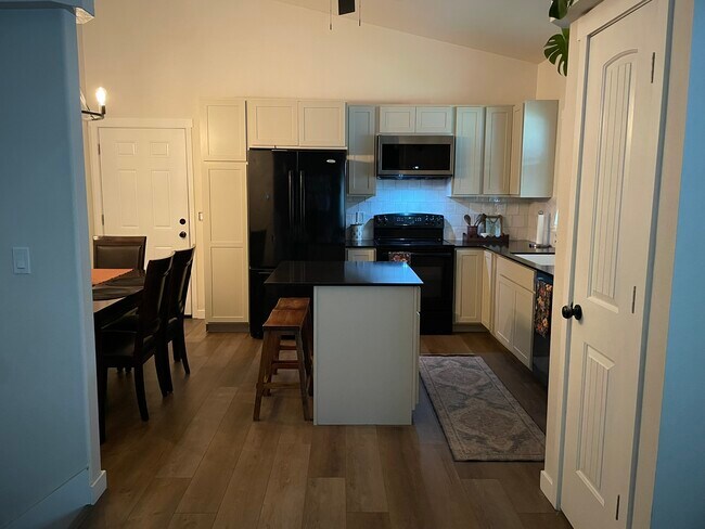 Photo - 1703 N Lea St