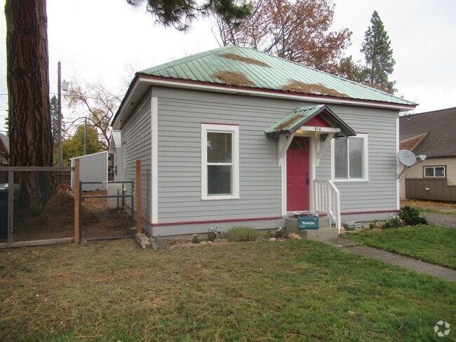 Building Photo - Cute Home in Sandpoint