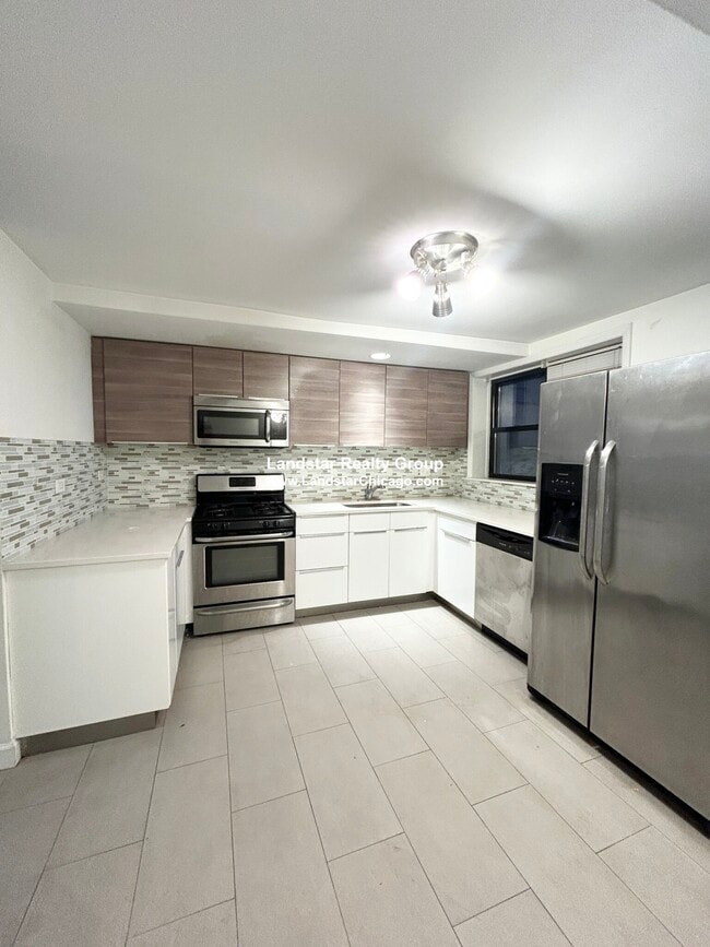 Building Photo - 1160 N La Salle Dr Unit 1160 N. La Salle Dr