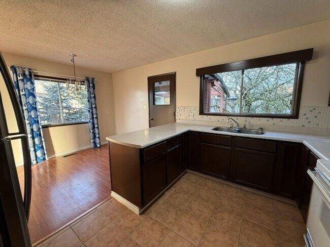 Photo - 168XX-168X0 0 Ave