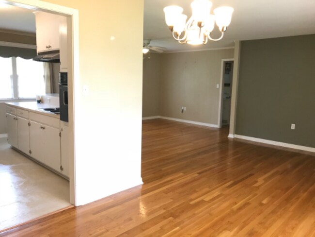 Photo - 3708 50th St