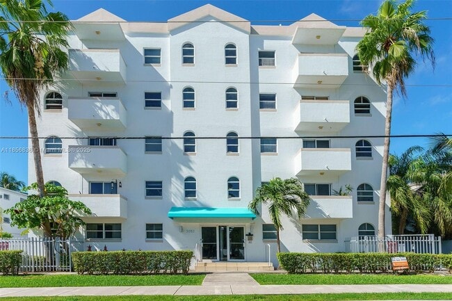 Building Photo - 3052 SW 27th Ave Unit 501 Rental