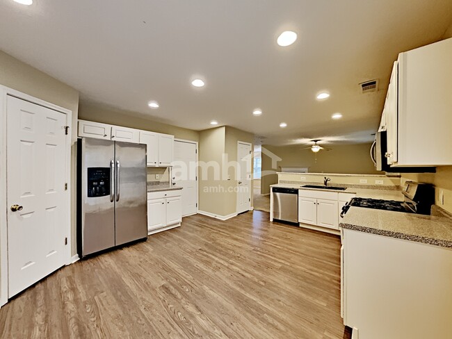 Photo - 308 Sam Cobb Pl