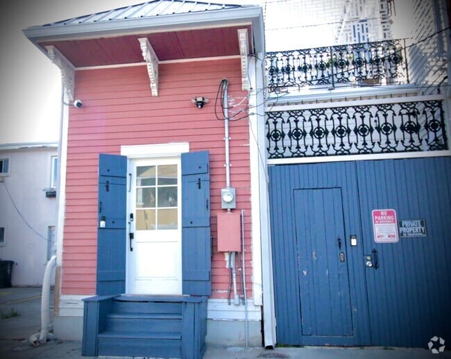 Building Photo - 1039 Henriette Delille St Unit Cozy Cottage in Treme Rental