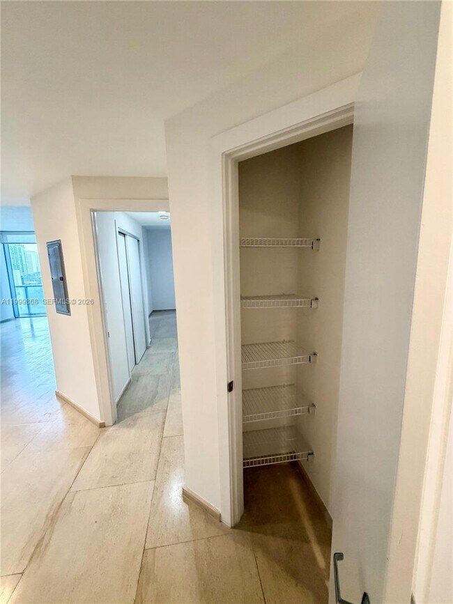 Photo - 1050 Brickell Ave Unidad 2420