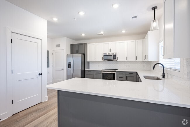 TH-B 3BR, 2.5BA - 1,782SF - Kitchen