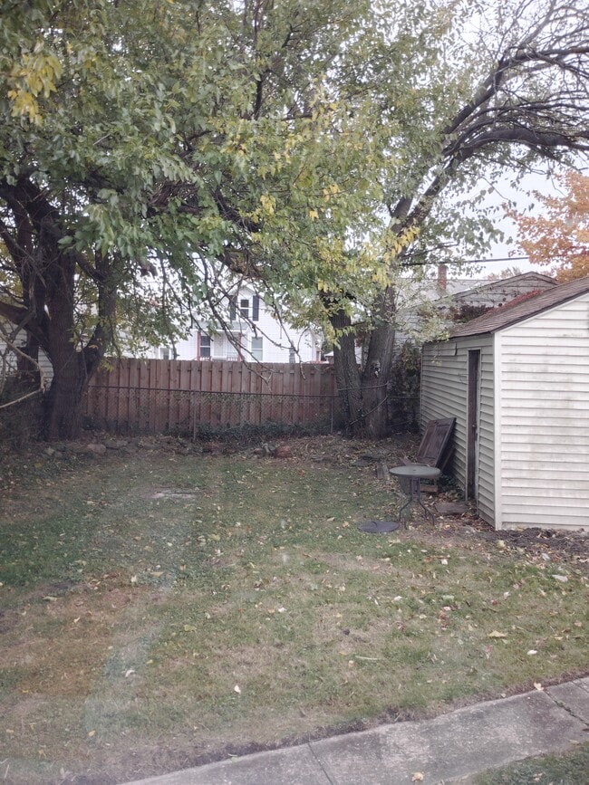 2215 Hood Ave