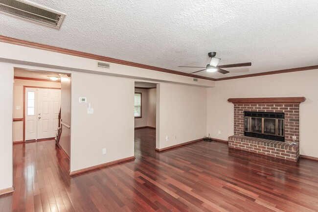 1612 Wasserman Ct