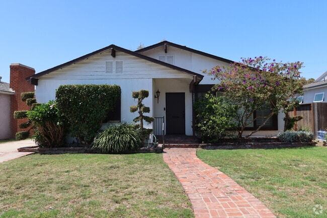 Building Photo - 2821 Tilden Ave Rental