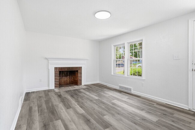 Photo - 165 Meadowbrook Dr