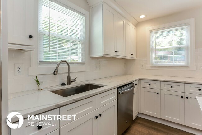 Photo - 1252 Portland Ave SE